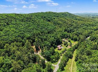 2828 E Pine St, Mount Airy, NC 27030