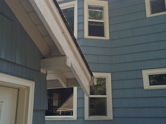 3rd image of 2119 N Oakes St