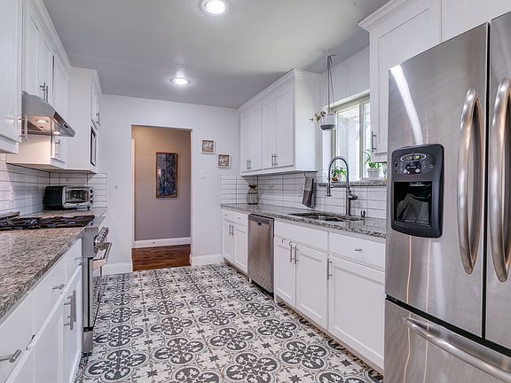 5th image of 3130 Brookhaven Club Dr