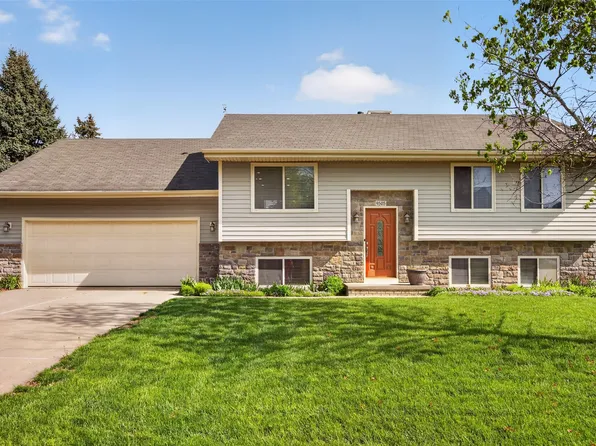 9505 Dennis Dr, Urbandale, IA 50322