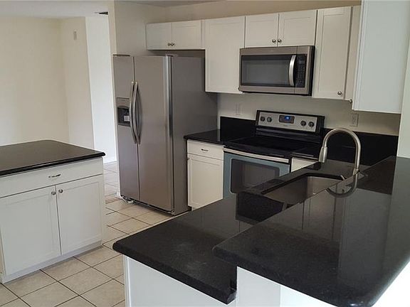 3rd image of 1018 NE 3rd St
