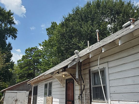 4th image of 1928 S Olive St