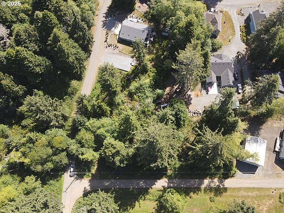4th image of 900 N Juniper St