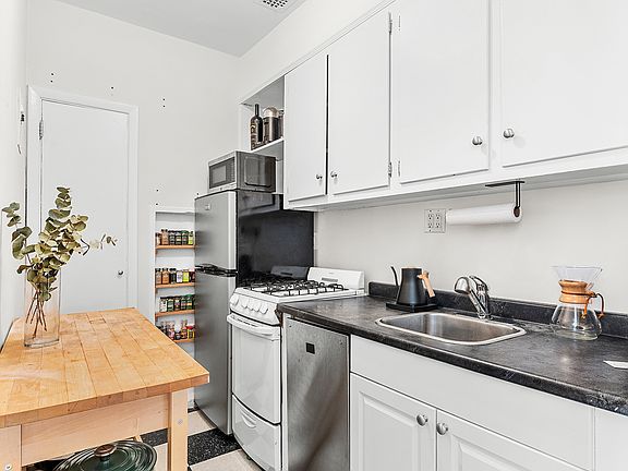 4th image of 21 W 12th St APT 4A