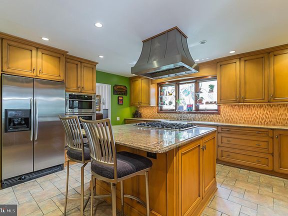 5th image of 3370 Brae Bourn Dr