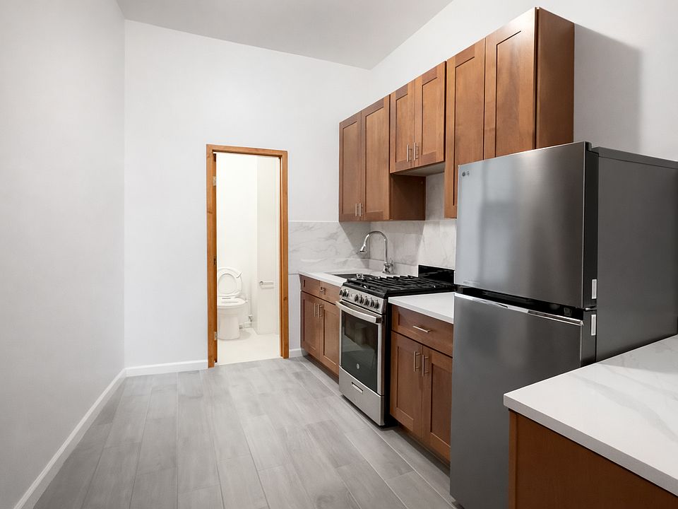 2nd image of 300 E 91st St #1R
