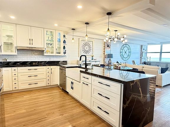4th image of 800 SE 20th Avenue #1110