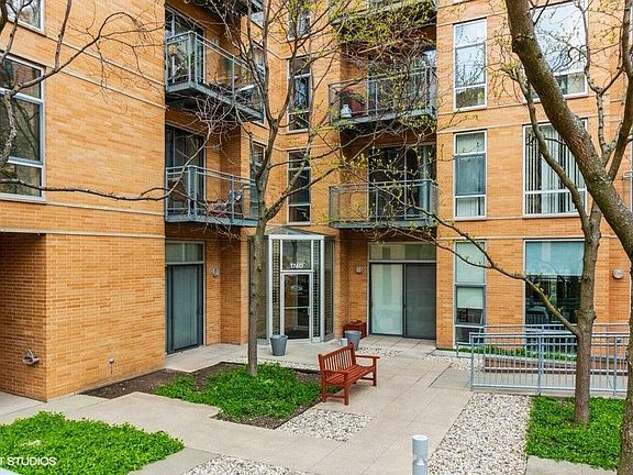 2nd image of 1740 Oak Ave Unit 606