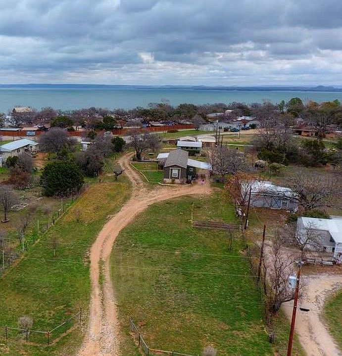 2nd image of 700 Roselea Dr