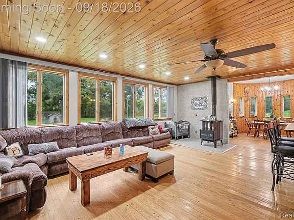 2nd image of 2651 Fenton Rd