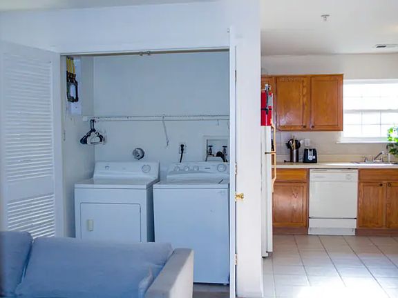 4th image of 889 Green St #1