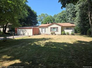 1460 Gravel Ridge Dr, Rochester Hills, MI 48307