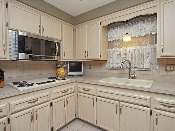 3rd image of 5430 W 229th St