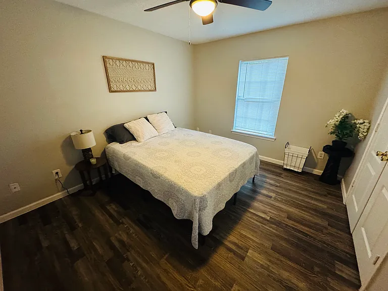 1413 Miller St — Photo 12