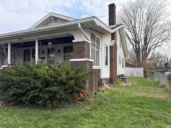 3rd image of 1013 E Chandler Ave
