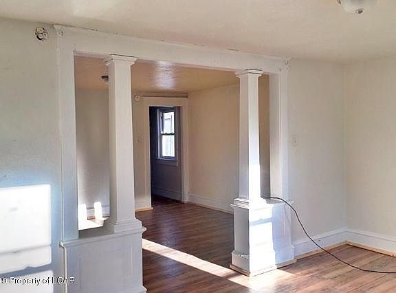 4th image of 905 W Market St