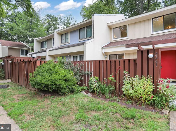 2205 Southgate Sq #2205, Reston, VA 20191