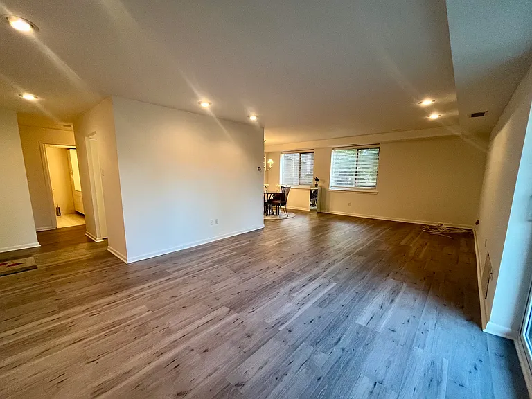 1637 Oakwood Dr #S113 — Photo 7