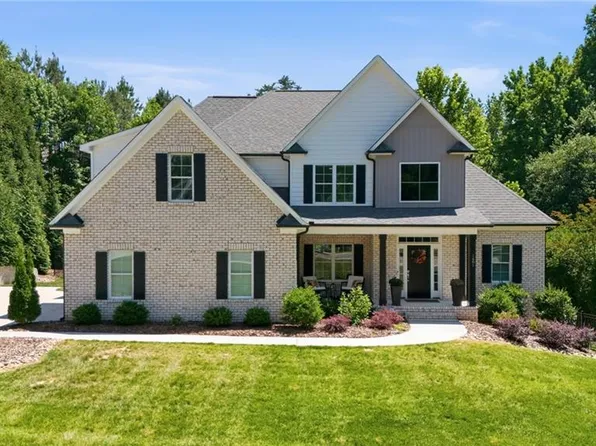 1481 Meadowlands Dr, Winston Salem, NC 27107