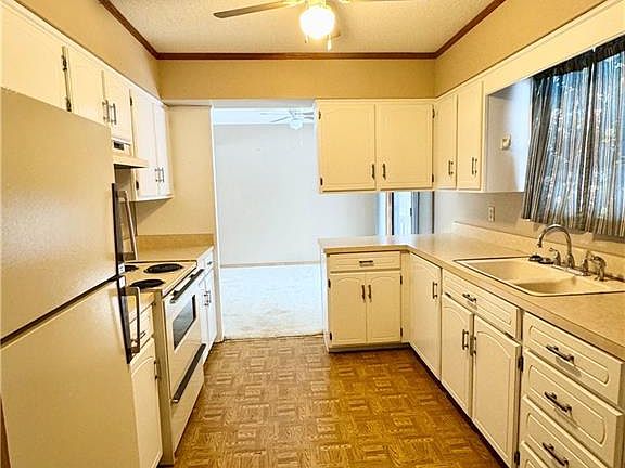 3rd image of 1043 Vilas St
