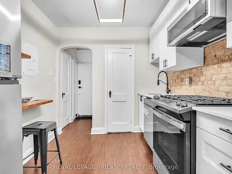 111 Dundas St #6 — Photo 3