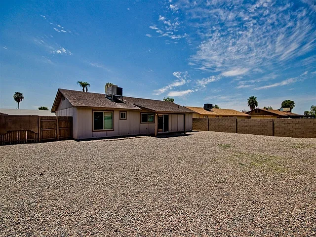 10930 W Montecito Ave — Photo 16