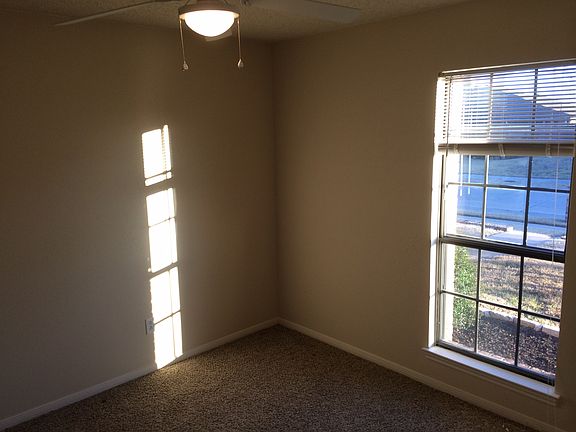2nd bed room (3rd similar)