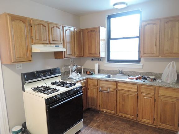 4th image of 32-27 32nd St #1