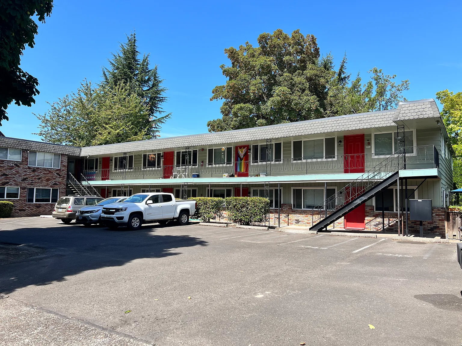 3 bed, $2,100 — Photo 1