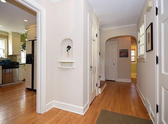 2nd image of 800 S Catherine Ave