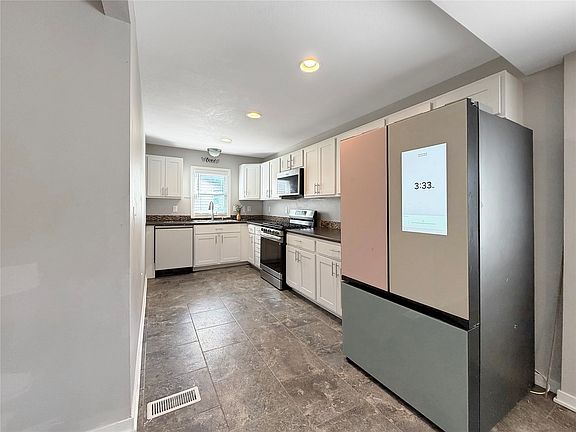 3rd image of 420 7th St