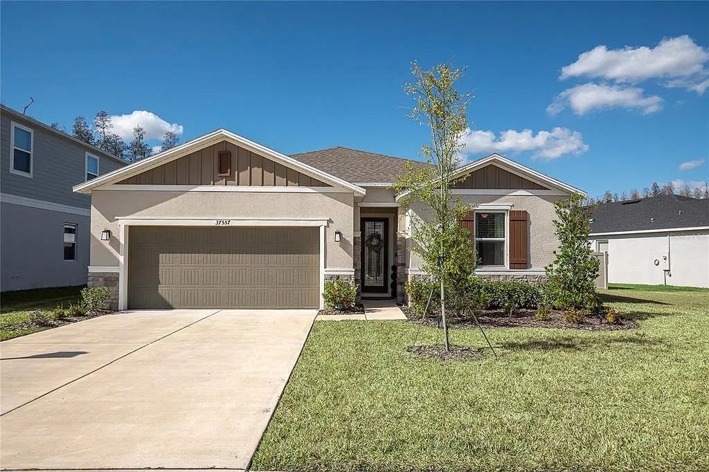 4 bed, 2.0 bath, 1983 sqft, $2,300 — Photo 1