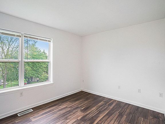 4th image of 111 Stephanie Ln