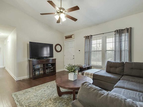 4th image of 3201 Valley Forge Dr