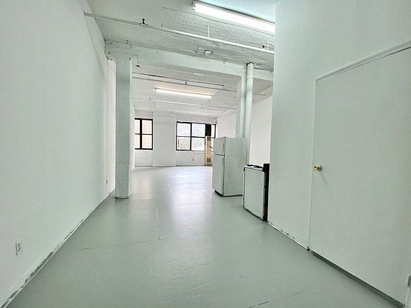2nd image of 1085 Willoughby Ave Floor 4