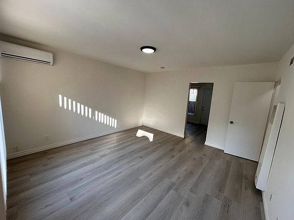 3rd image of 3038 Evelyn Ave