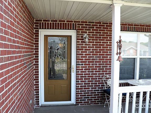 5th image of 190 Arnold Dr