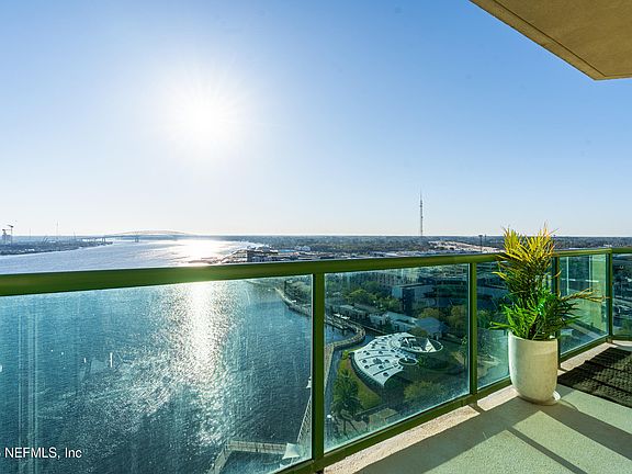 3rd image of 1431 RIVERPLACE Boulevard #1509