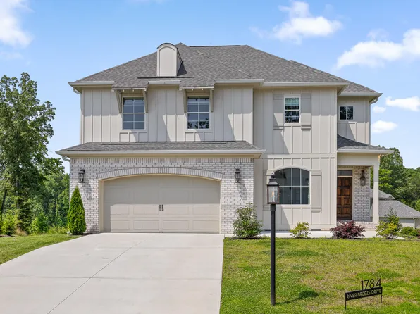 1784 River Breeze Dr, Soddy Daisy, TN 37379