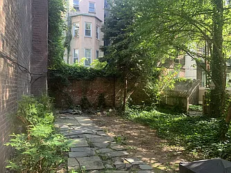 Rented by R New York