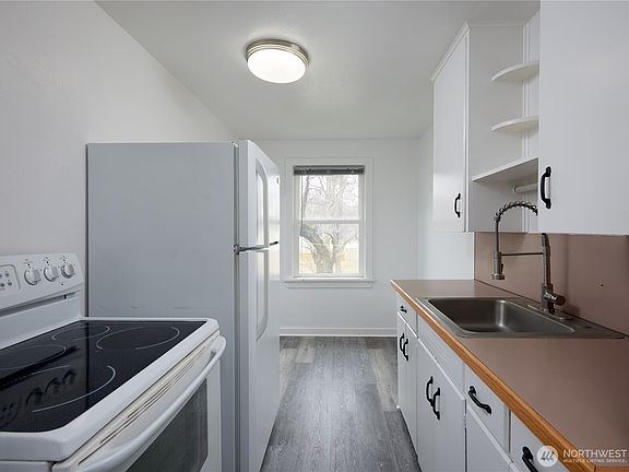 3rd image of 103 S E Main, 806 & 808 E Main Street #806