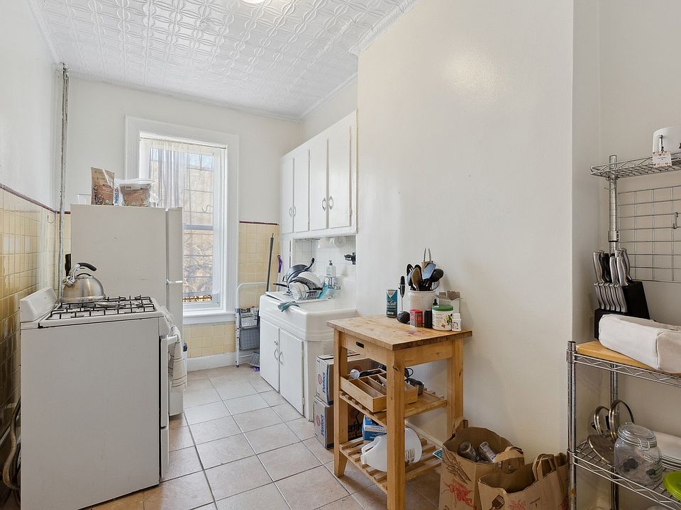 2nd image of 186 Utica Ave #2