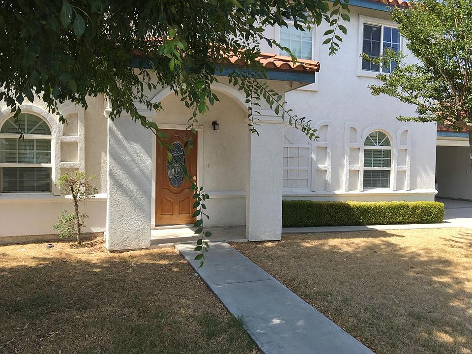 923 Royal Oaks Drive