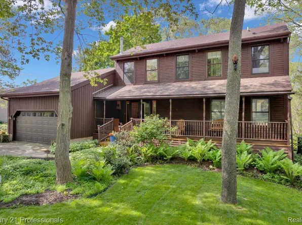 1155 Teakwood Cir, Haslett, MI 48840