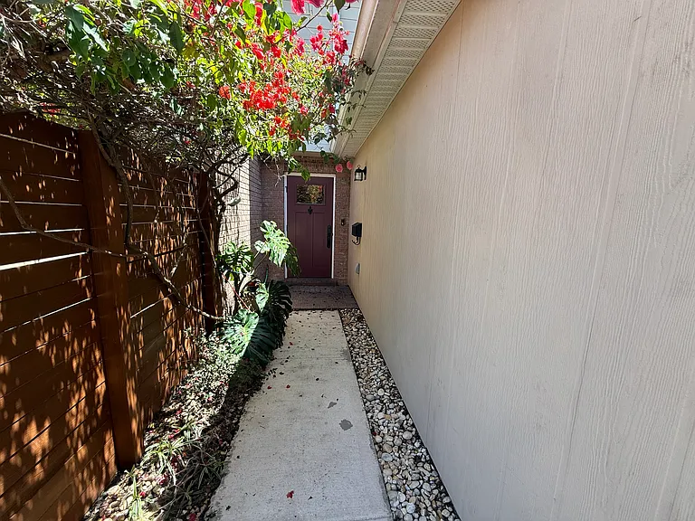 2540 W Tennessee Ave — Photo 2