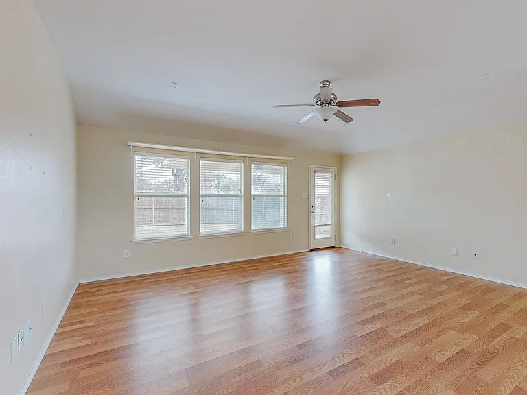 1065 Aviary — Photo 14