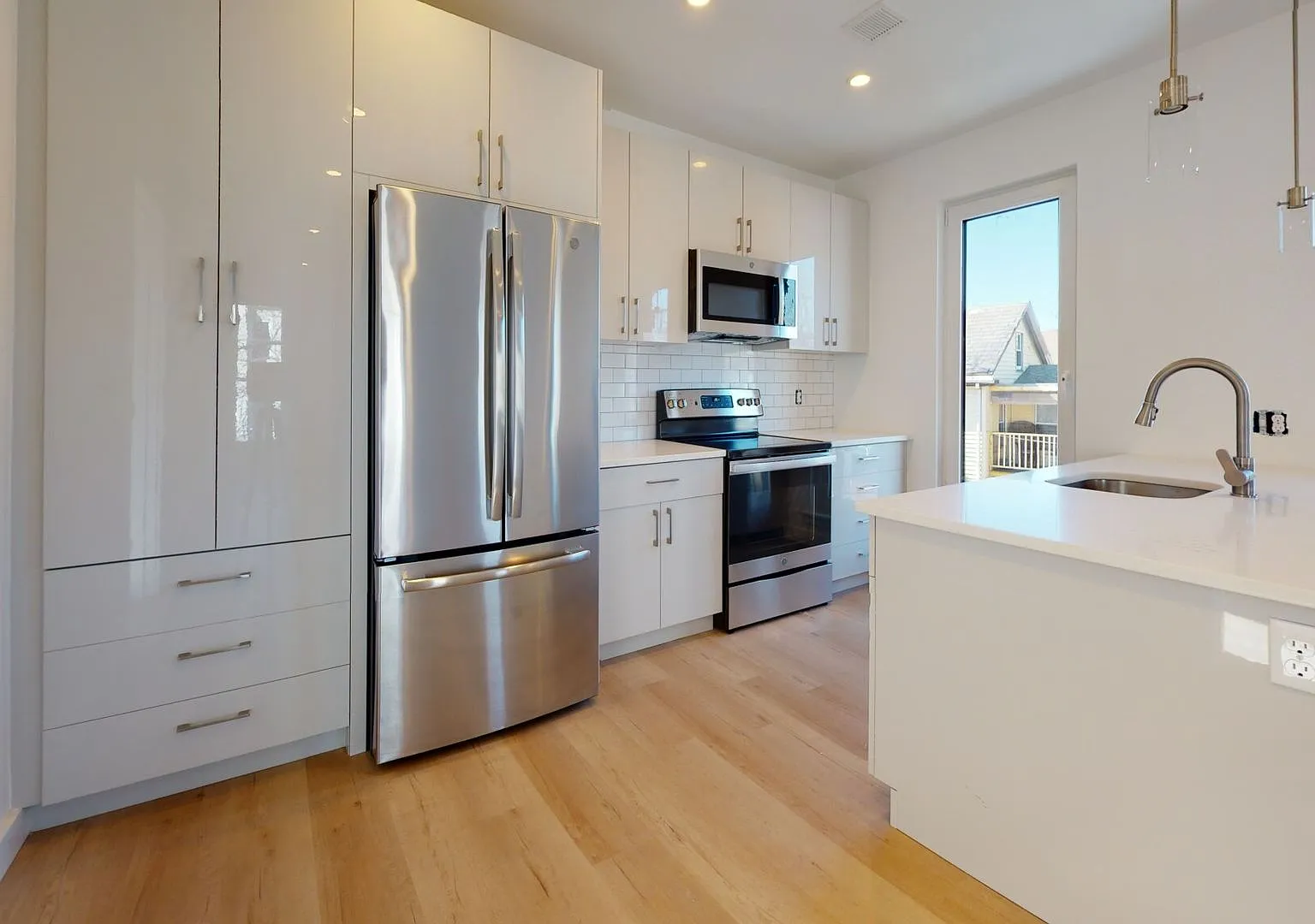 Brand new 4 bed 2 bath.... SEPT 1ST — Photo 2