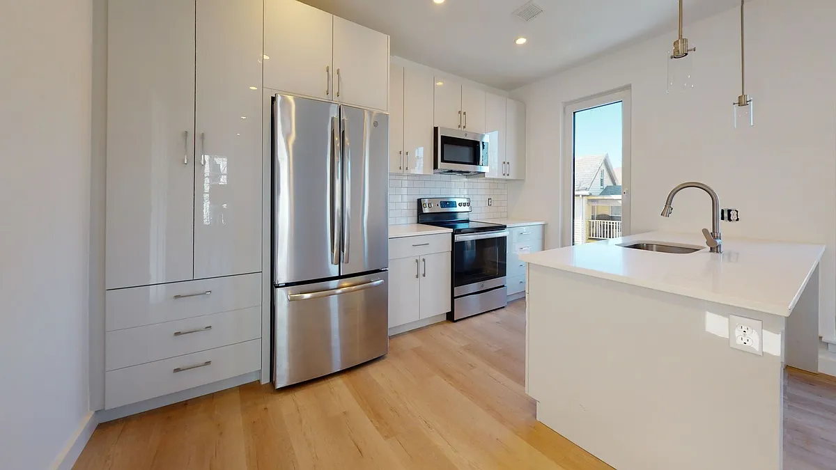 Building Photo - 2837 Washington St #2