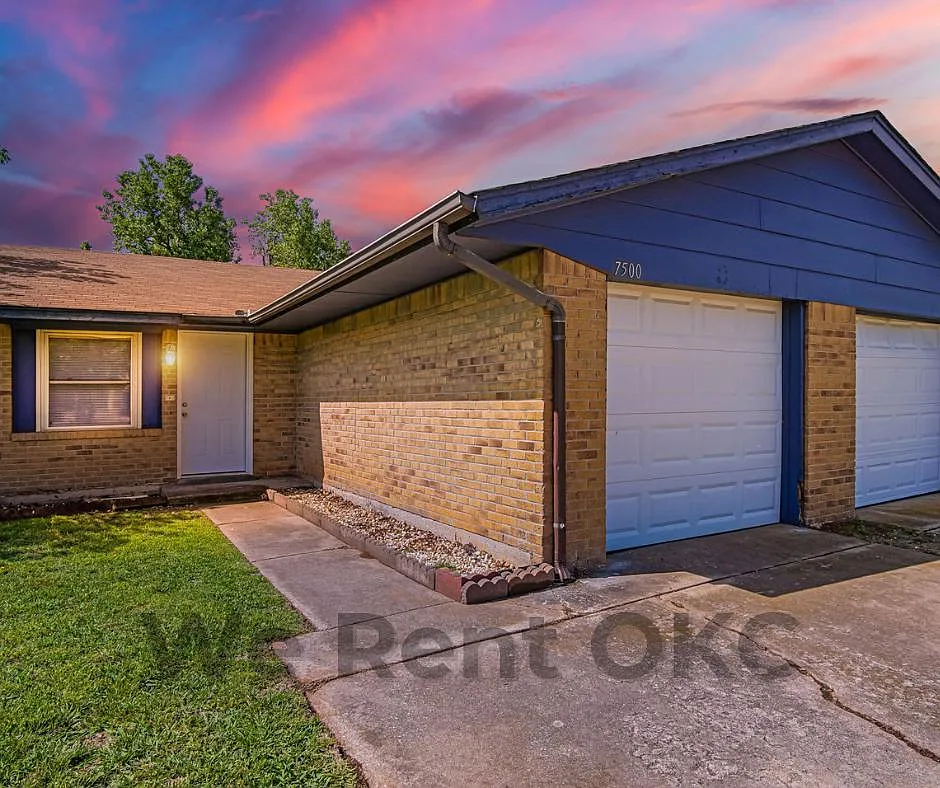 Building Photo - 7500 NW 113th Pl