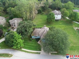 5119 Raven Oaks Dr, Omaha, NE 68152
